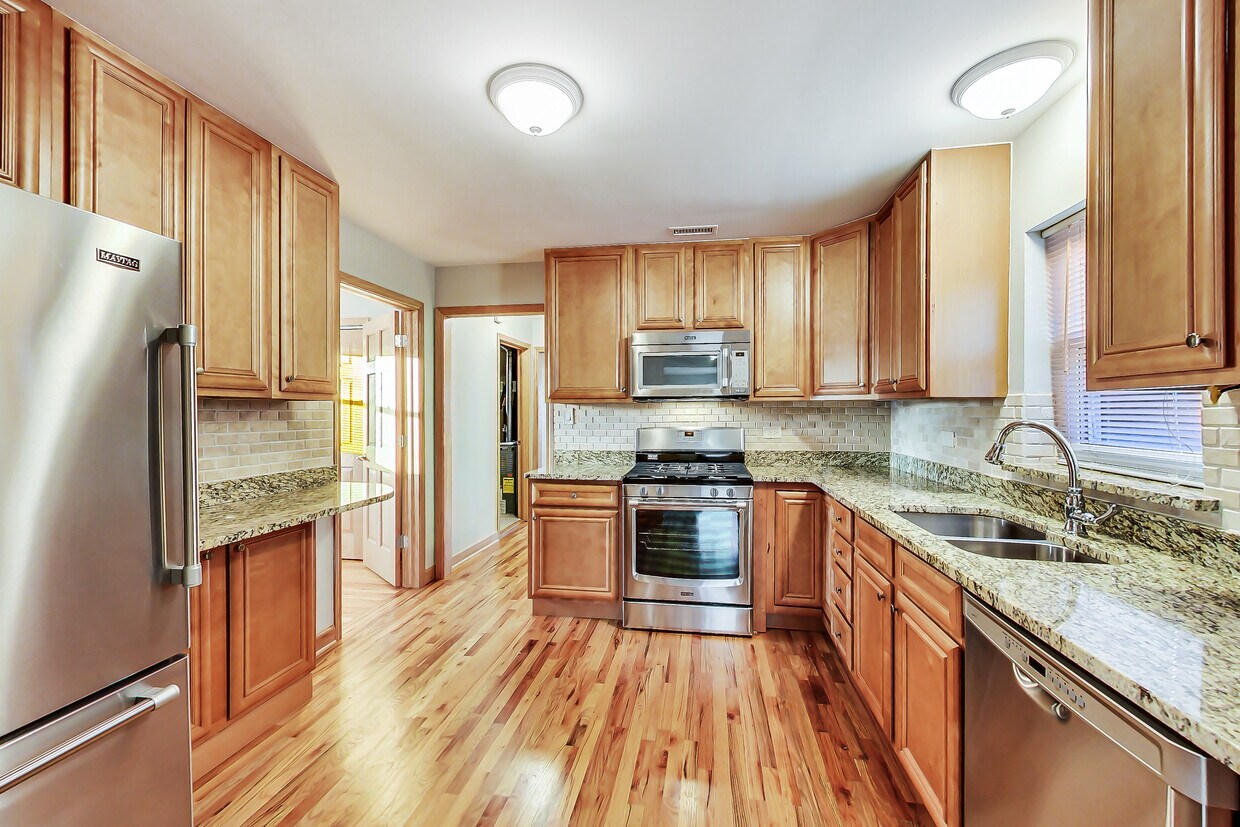 Kitchen - 2739 W Touhy Ave