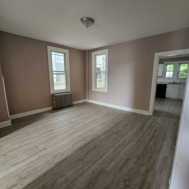 Building Photo - Renovated Four Bedroom on South Pine St!
