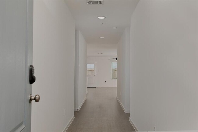 Foto del edificio - 25419 Birch St