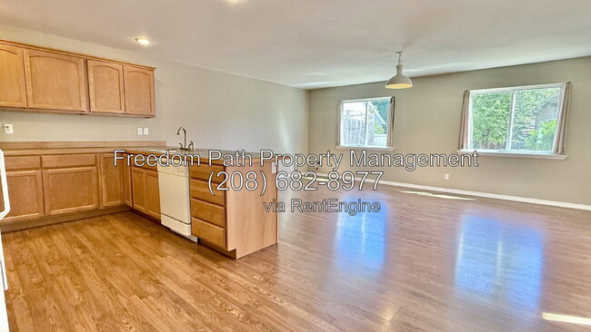 Building Photo - 2918 N Boyer Ave
