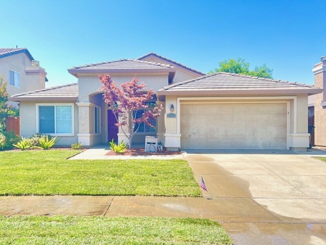 Foto principal - 649 Garden Park Dr