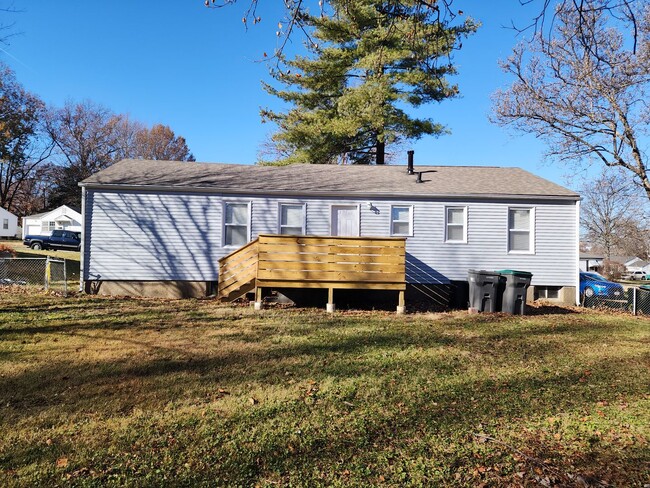 Building Photo - Freshly Updated 3 Bedroom One Bath House i...