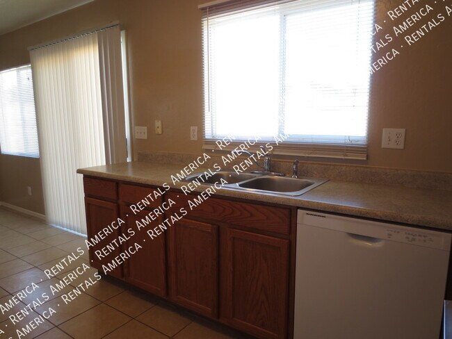 Building Photo - Great room 3bd 2bth on a corner lot