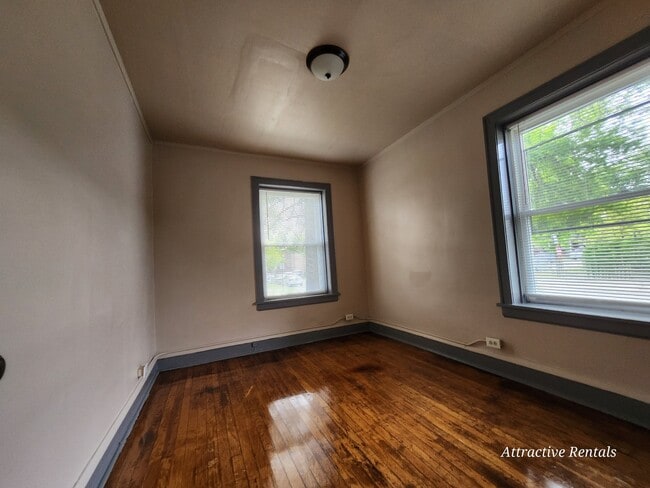 Building Photo - 1056 S Mason Ave