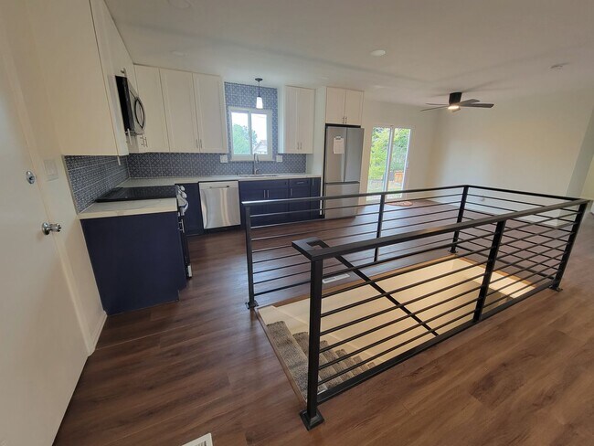 Foto del edificio - Newly renovated 5 bedroom, 2 bathroom home...