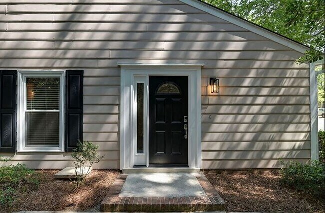 Building Photo - Fully Renovated Home