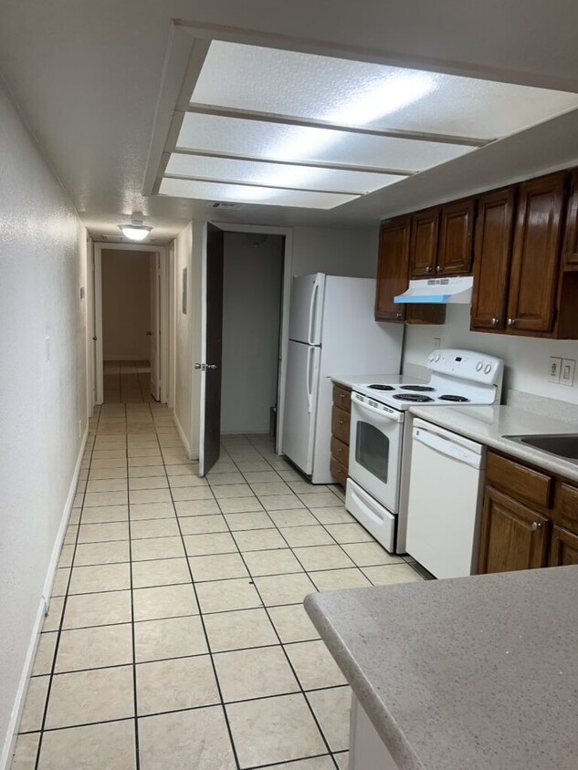 Primary Photo - 2217 N Jones Blvd