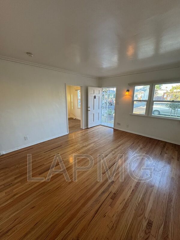 Foto principal - 3531 12th Ave