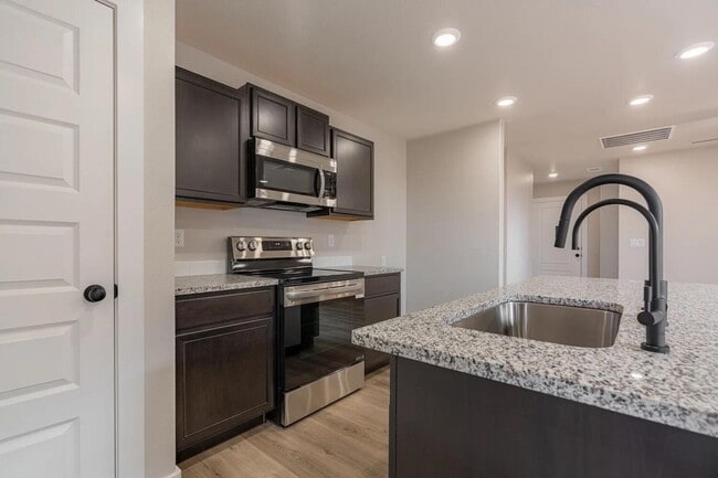 Foto del edificio - PRE-LEASING for JULY MOVE-IN - Charming 3 Bedroom Home