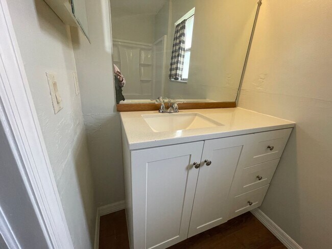 Building Photo - 4832 Manor Ct