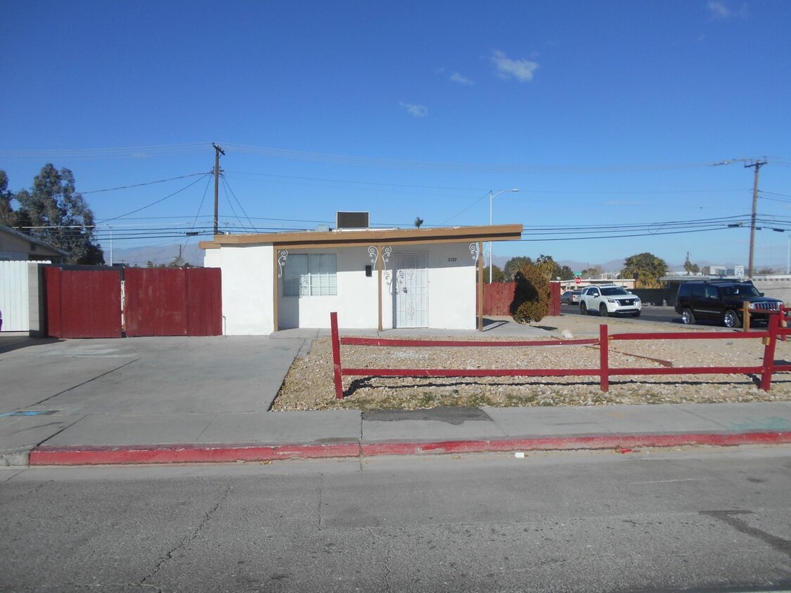 Primary Photo - Charming Single-Story Home located in the ...