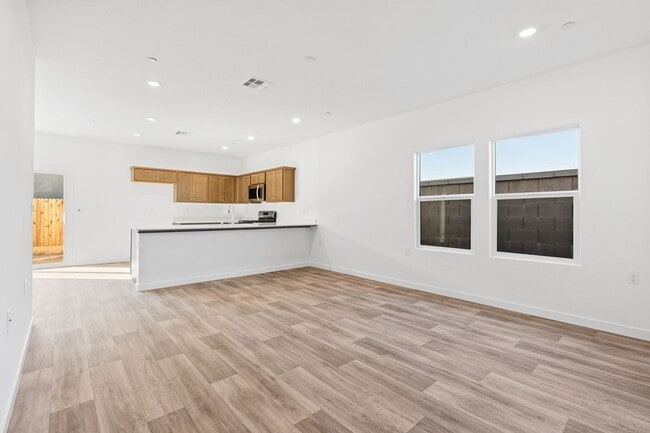 Foto del edificio - Brand New home in Clovis Unified School District with Solar!