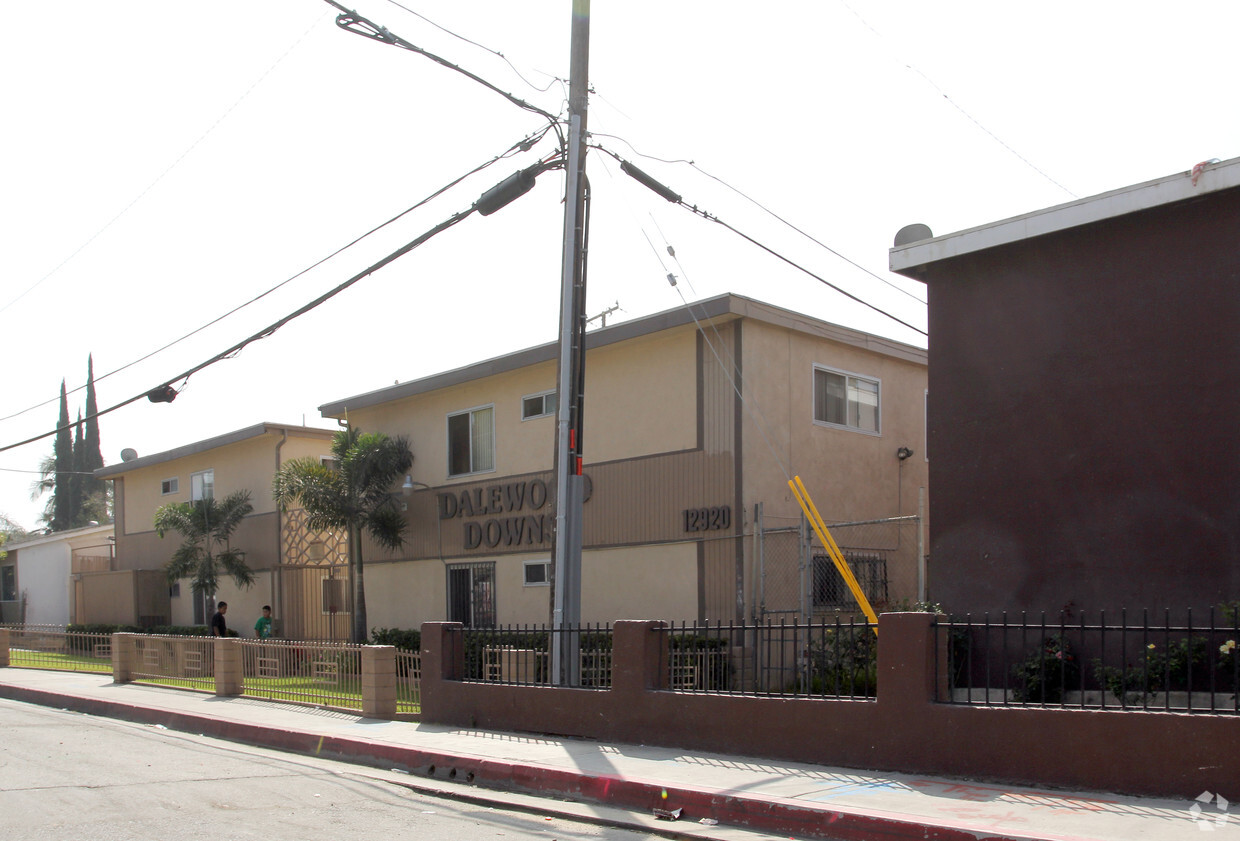 Building Photo - Dalewood Downs