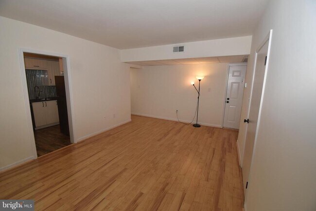 Foto del edificio - 1806 Key Blvd
