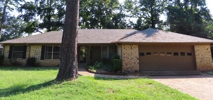 Building Photo - 3848 Lexington Dr