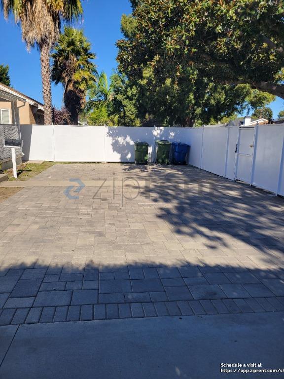 Foto del edificio - 4451 Stansbury Ave