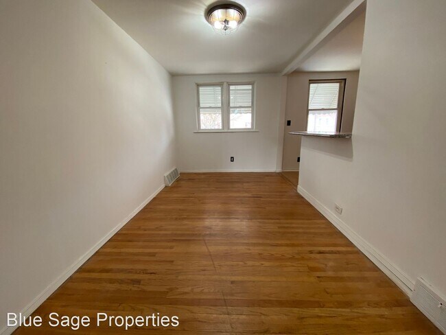 Building Photo - 3 br, 1 bath House - 917 Poplar Ave