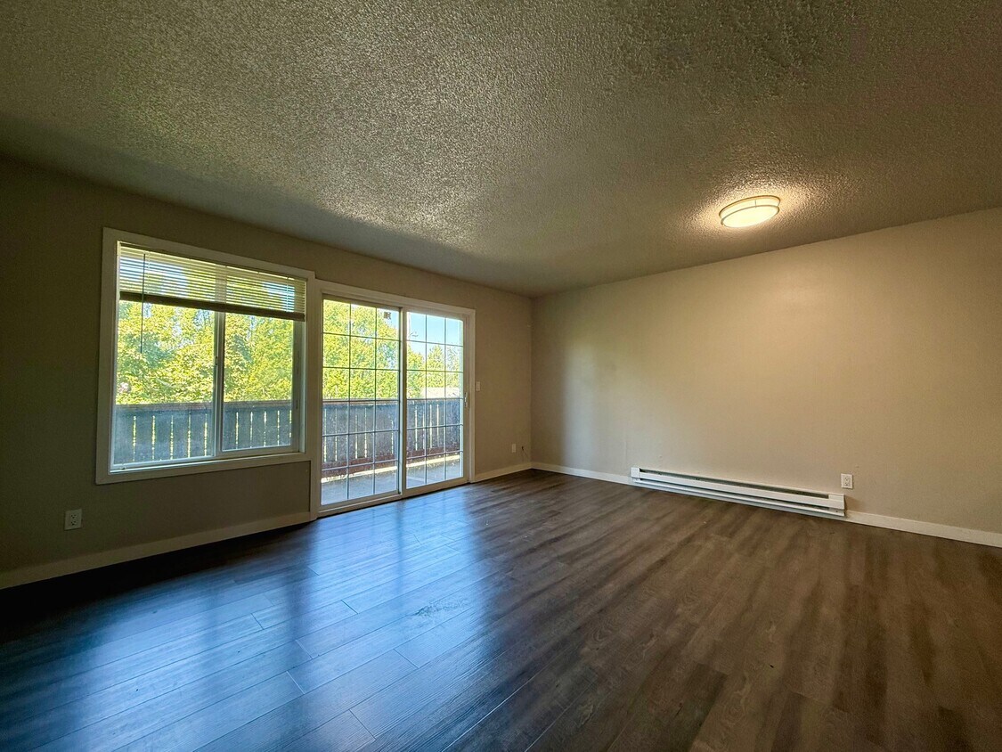 Photo - 1004 S Cloverdale St (Seattle, WA)