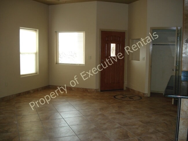 Building Photo - 4206 Tres Ninos Dr