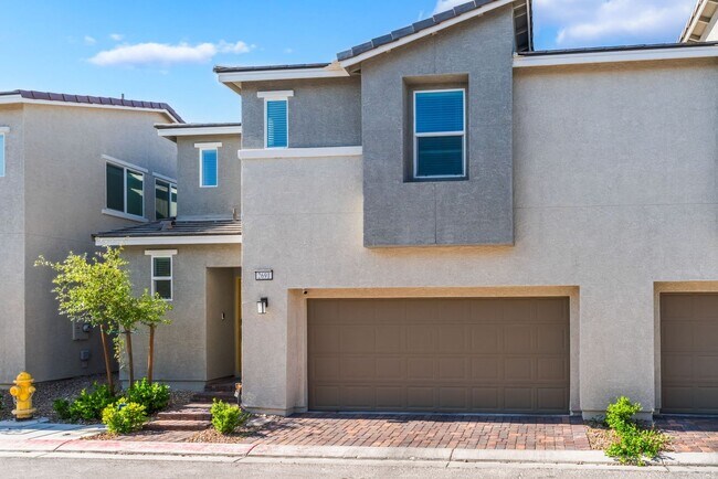 Foto del edificio - Amazing Almost New Townhome in No. Las Vegas