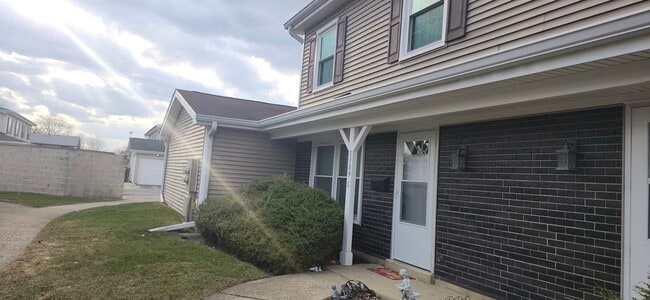 Building Photo - 1309 Kingsbury Dr
