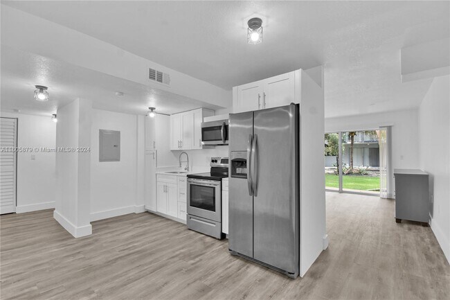 Foto del edificio - 9371 Fontainebleau Blvd