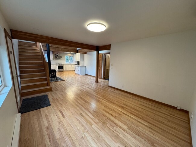 Building Photo - Spacious 4-Bedroom Home on Bainbridge Island