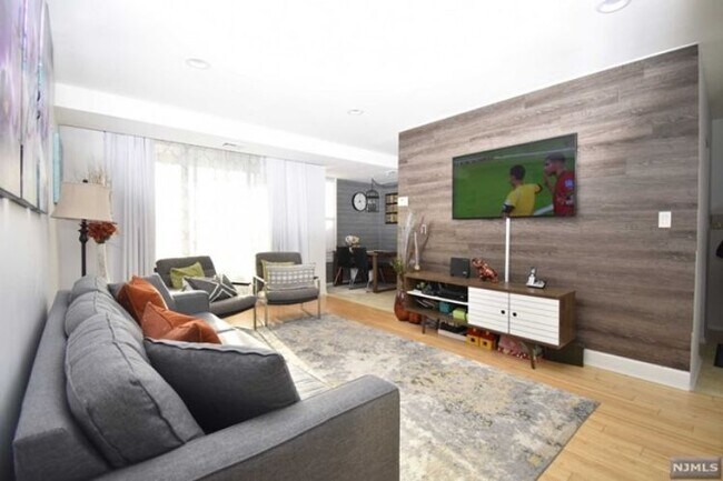 Foto del edificio - 454 D River Rd