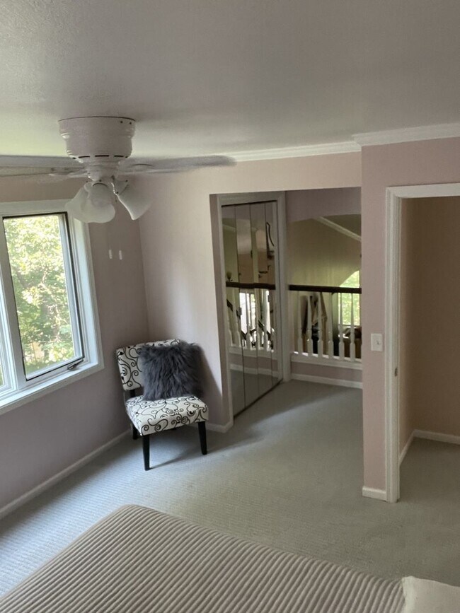 Foto del edificio - Spacious *2Bed*2.5 Bath over 1750 Sq Ft. Great location Avail Aug. 1.