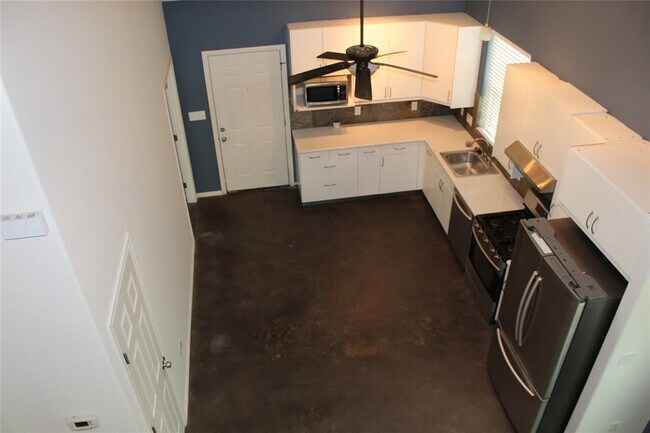 Foto del edificio - 343 River Rapids Rd