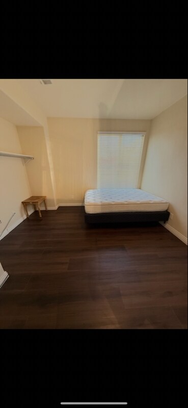 Foto del edificio - 13744 Dellbrook St