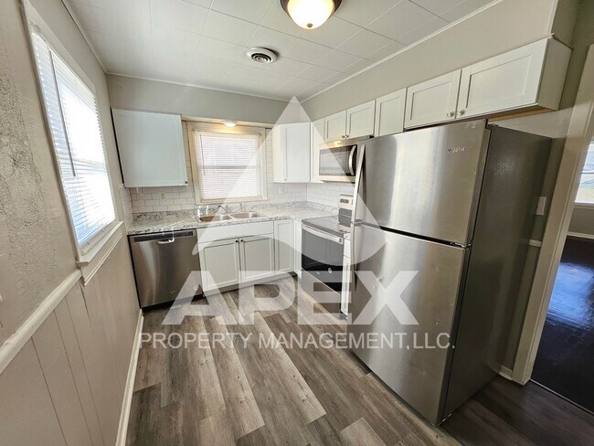 Building Photo - Craftsman Style 2 Bd 1- Ba Single Family H...
