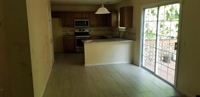 Kitchen Dining - 856 Hawthorn Ln