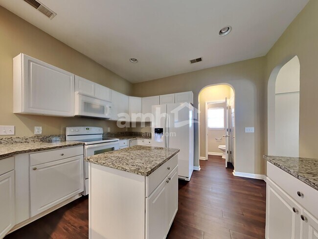 Foto del edificio - 729 Bent Hickory Rd