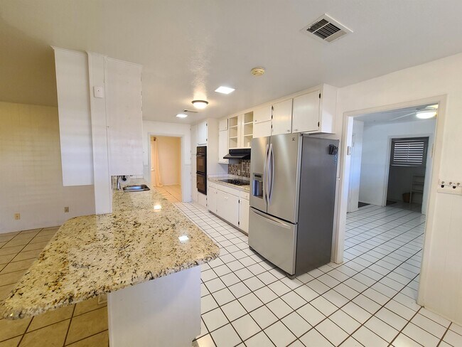Building Photo - 2408 Camarie Ave