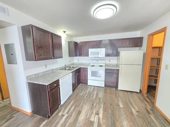 Building Photo - Pebble Creek Apartments