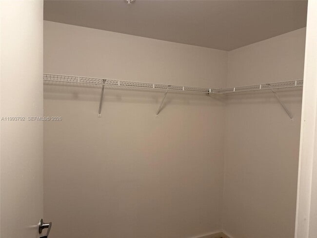 Foto del edificio - 9055 SW 73rd Ct