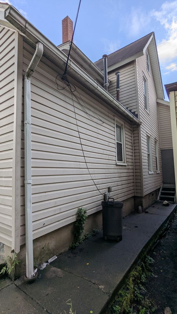 Building Photo - Charming 3-bedroom, 1.5-bathroom house loc...