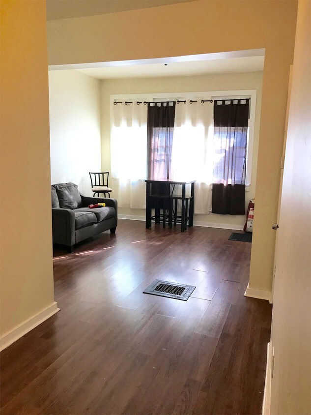 Primary Photo - 1 bedroom in Elgin IL 60120