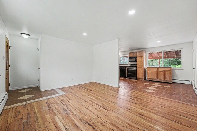 Building Photo - 12th10250