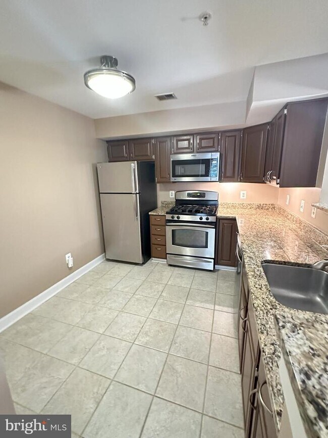 Foto del edificio - 12245 Fairfield House Dr