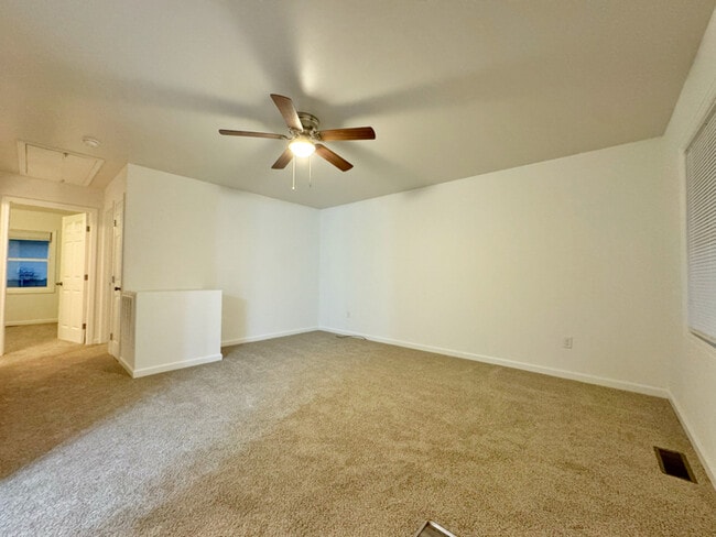 Building Photo - 613 W 4th Ave