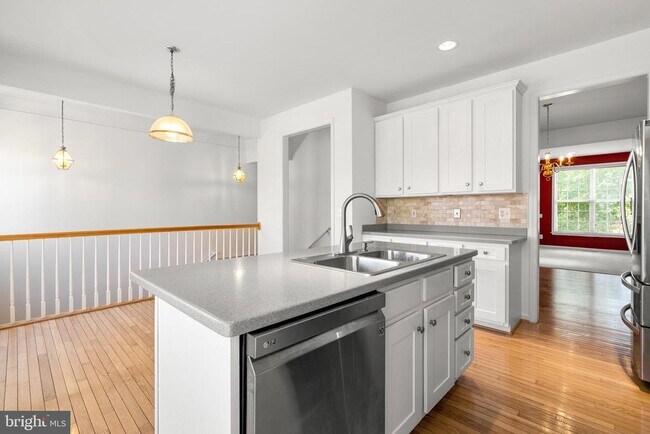 Building Photo - 45811 Mountain Pine Square