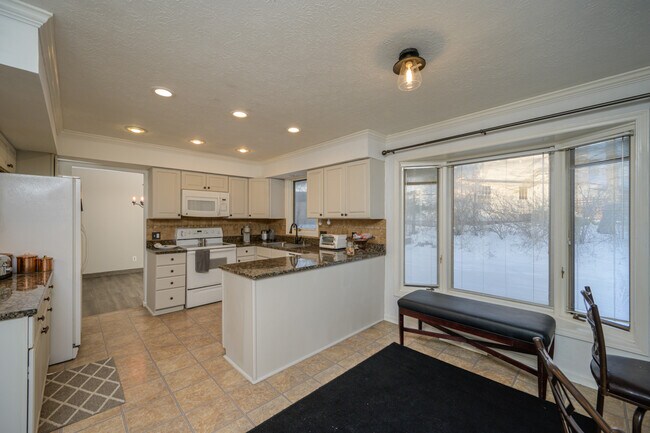 Kitchen - 5880 Deepwood Trl