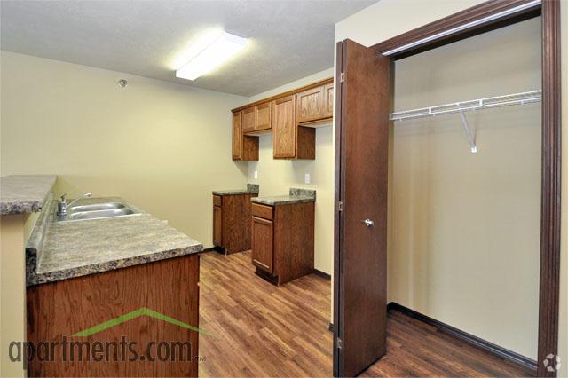 Kitchen - Roosevelt Estates of Sioux Falls