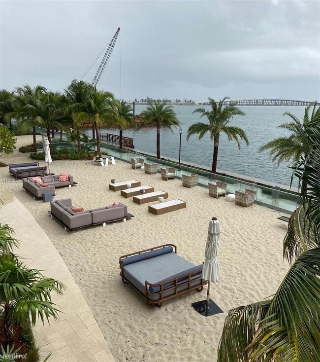 Foto del edificio - 1 br, 2 bath Condo - 2900 NE 7th Ave