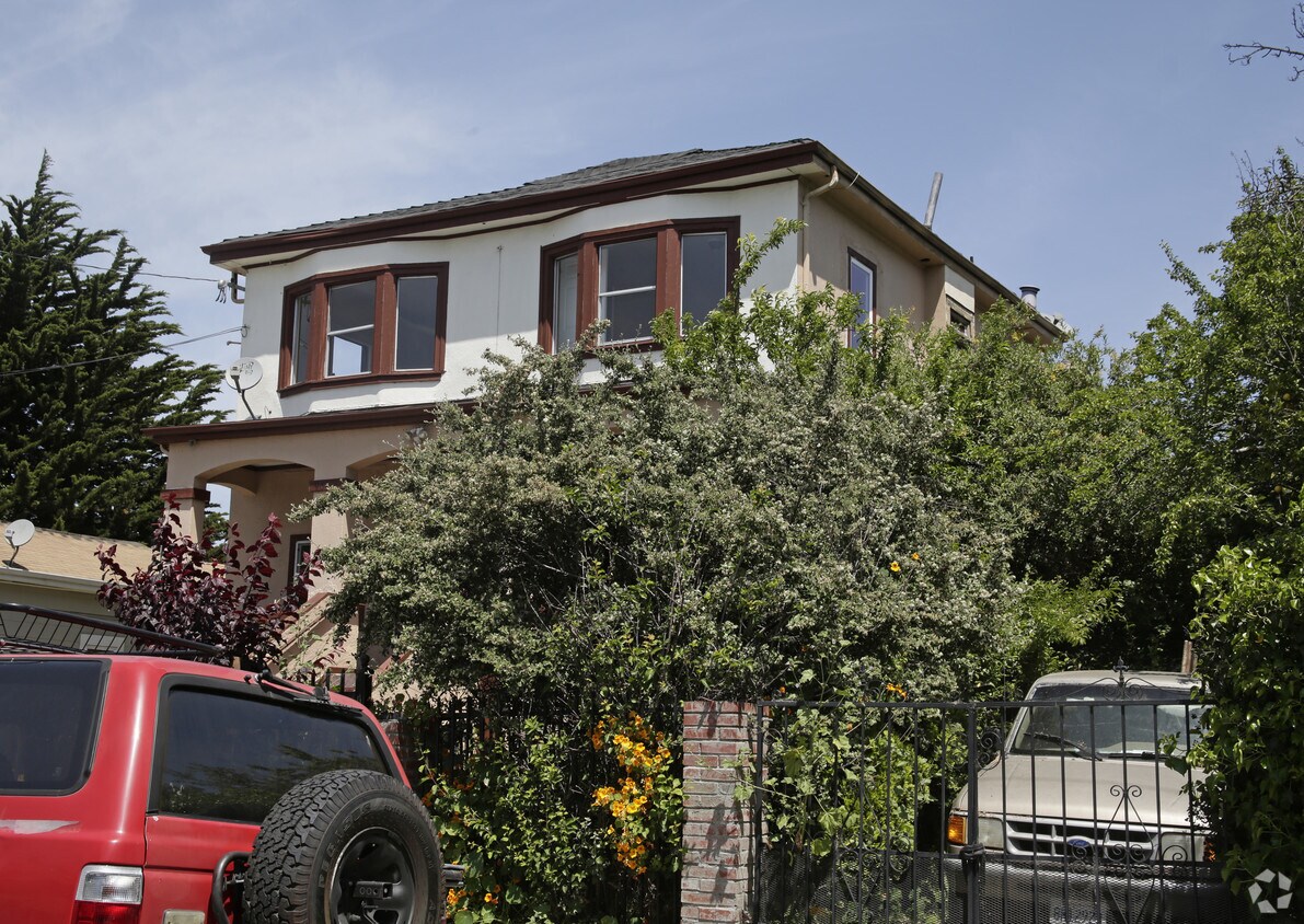 Building Photo - 964 34th St