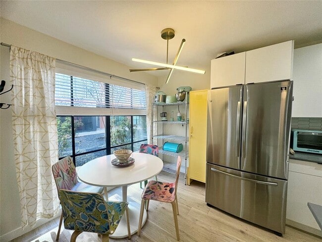 Building Photo - 400 E 30th St