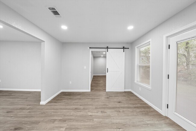 Foto del edificio - 1225 Meadow Brook Rd