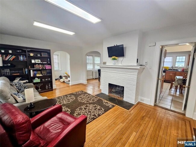 Building Photo - 483 Cumberland Ave